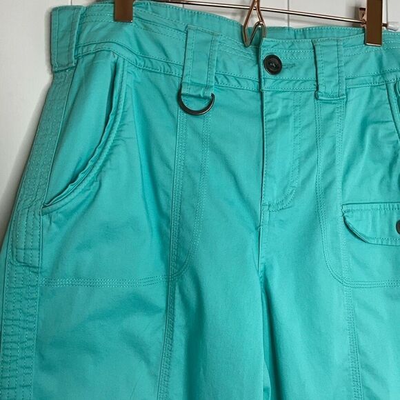 Style & Co Womens Size 8 Capri Pants Green Button Details Pockets Stretch - Picture 2 of 14